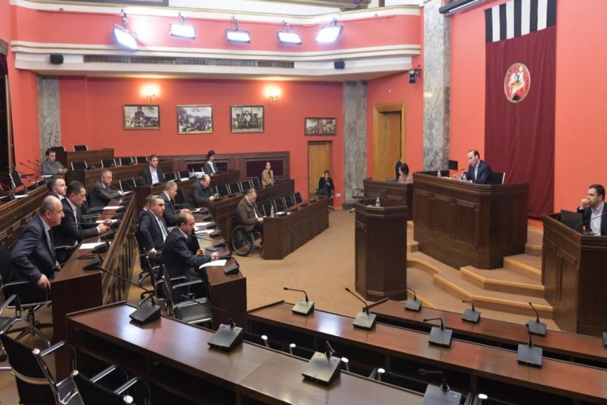 Gürcüstan parlamenti “xarici agentlər haqda
