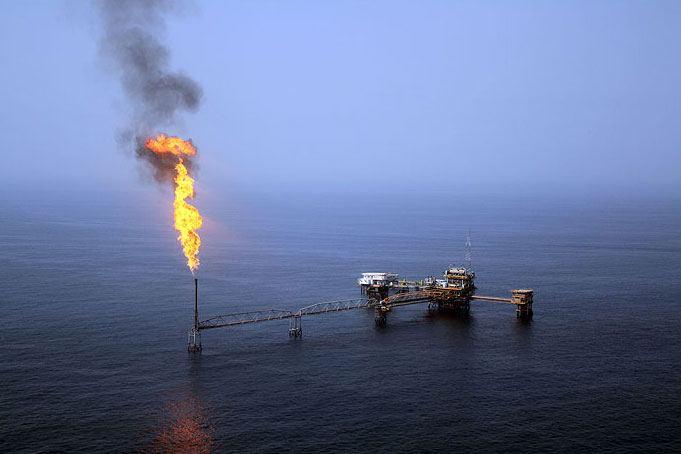 Температура воды в персидском. Добыча нефти в персидском заливе. Нефтедобывающая платформа персидский залив. Южный Парс месторождение. Нефтяные платформы в персидском заливе.